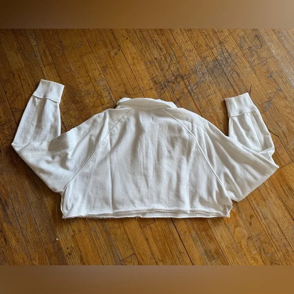 NWOT - Free People - Playoff Cropped Pullover - Picture 3 of 8